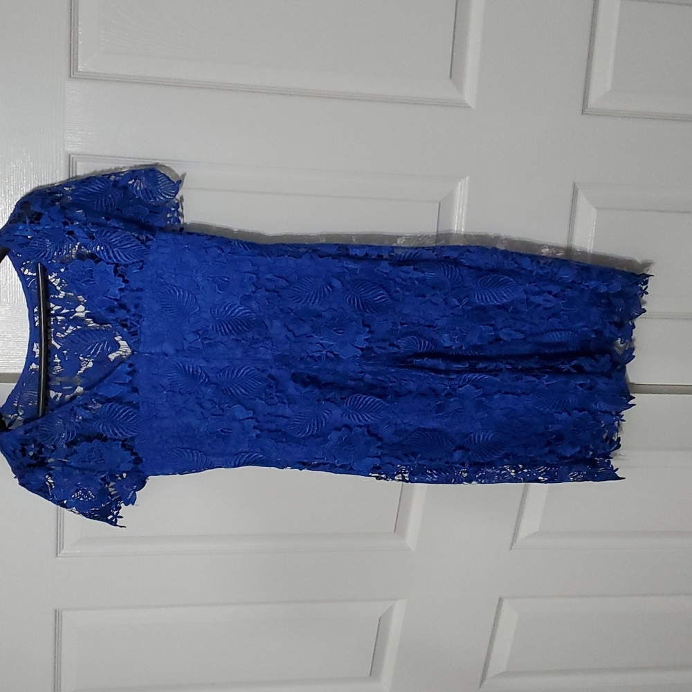 CACHET BEAUTIFUL SIZE 8 DRESS.. NEVER WORN..